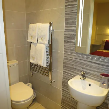 Avalon House Hotel 3*