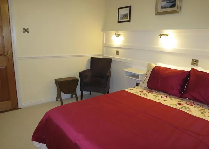 מלון Avalon House 3*
