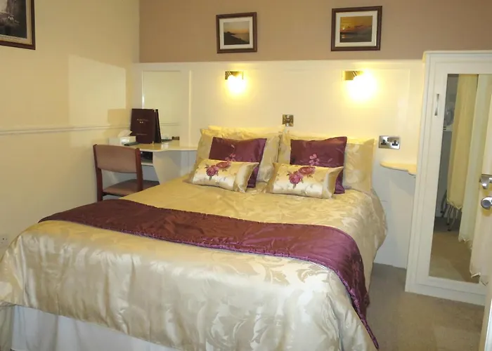 Avalon House 3*
